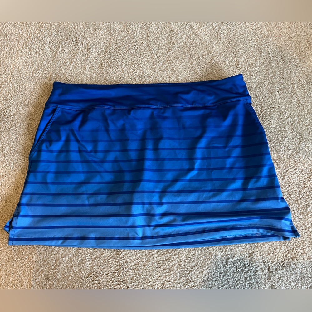 Vineyard vines performance golf/tennis skirt with shorts